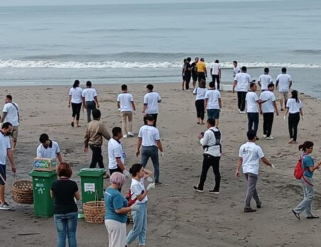Ascott Regional Bali Gelar Bersih-bersih Pantai Kuta